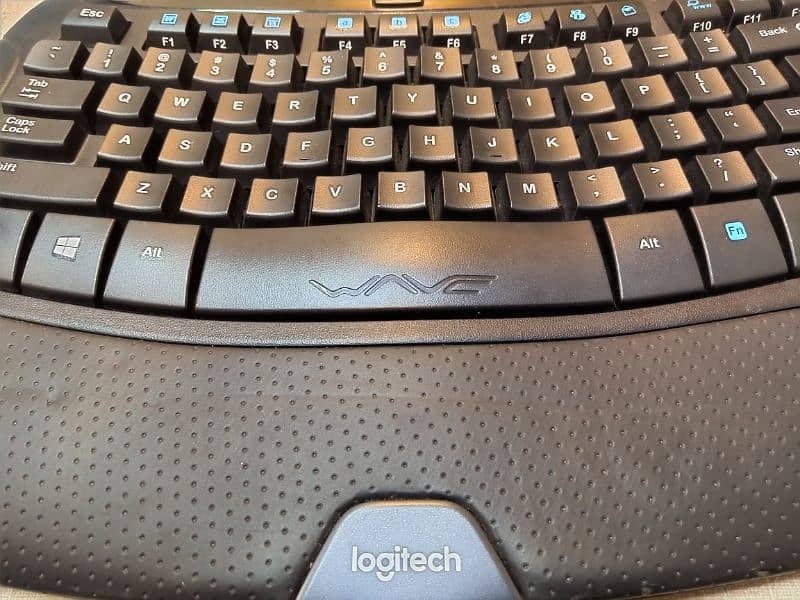 logitech Wave Wireless Keyboard + Mouse 0