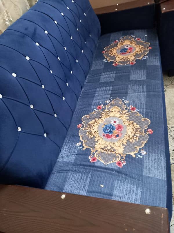 blue colour sofa slitely used 10/10 with blue covers 3