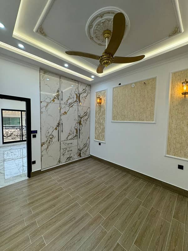 Gulberg Main Boulevard 8 Kanal Beautiful House For Sale Ideal Location Very Hot 1