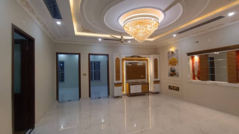 Gulberg Main Boulevard 8 Kanal Beautiful House For Sale Ideal Location Very Hot 7