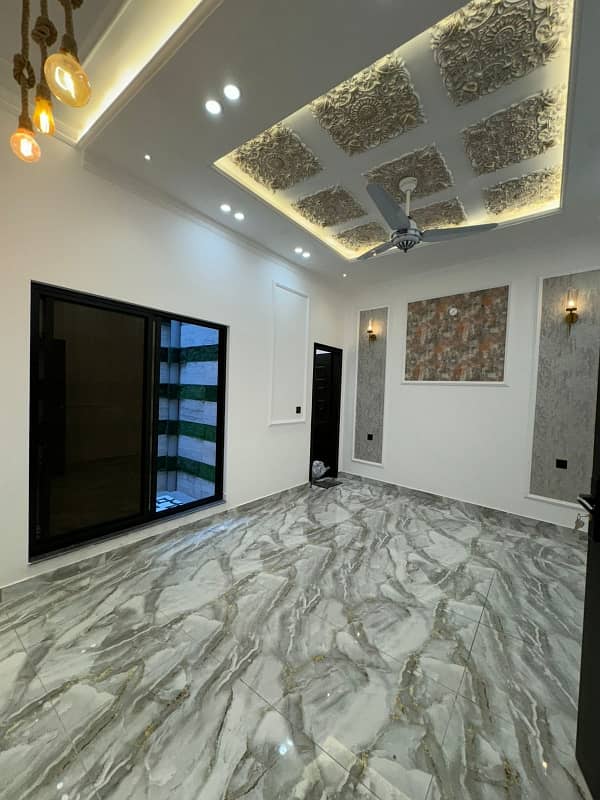 Gulberg Main Boulevard 8 Kanal Beautiful House For Sale Ideal Location Very Hot 8