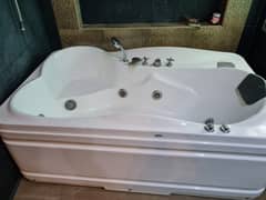 Bathtub/Jacuzzi/Whirlpool