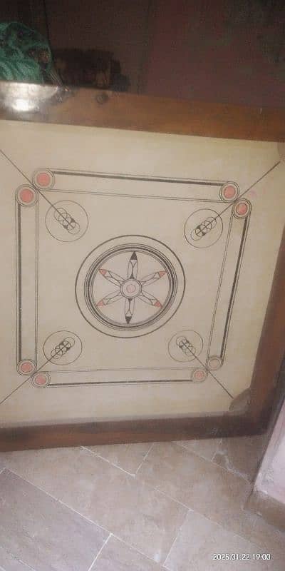 carom board ke upar kotiya free 0