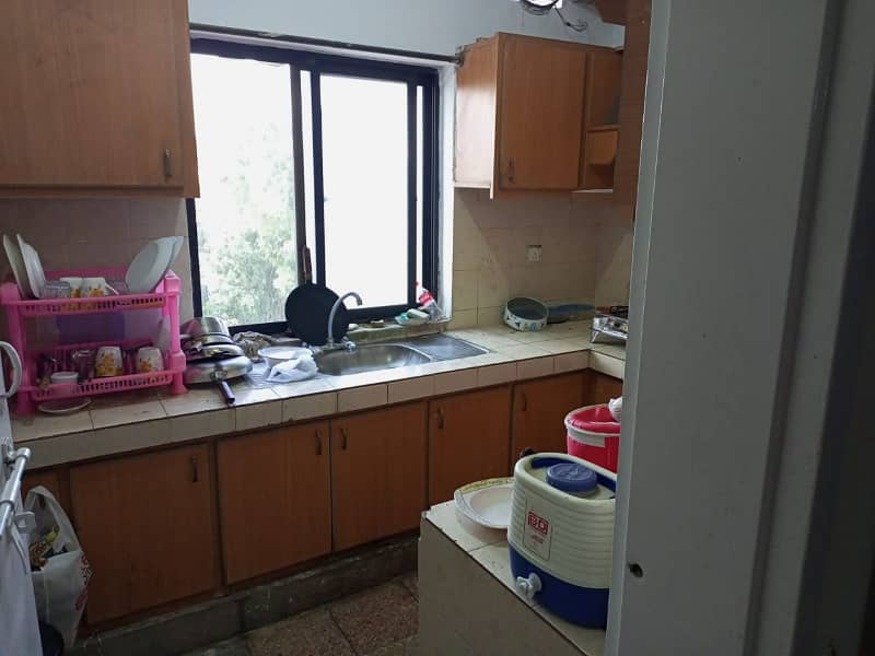 Room for rent in g-11 Islamabad 4