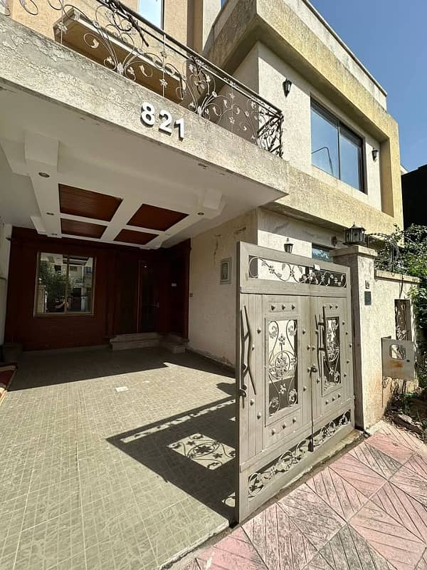 10 Marla Single Story House Available For Rent in Gulraiz 1