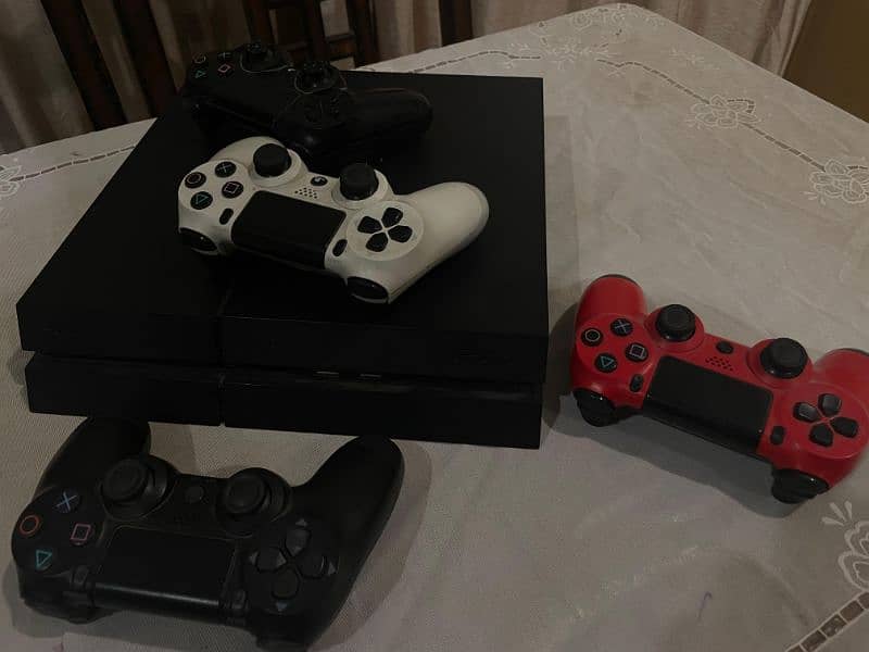 Ps4 with 4 controllers 0