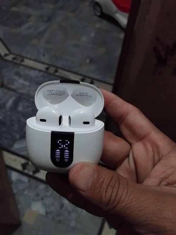 airpod roin company  only  20 days used hain 1