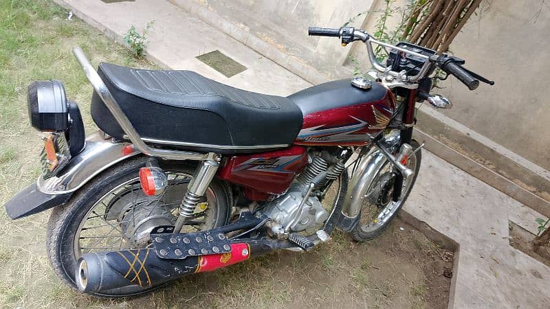 Honda 125 16 model red color 0