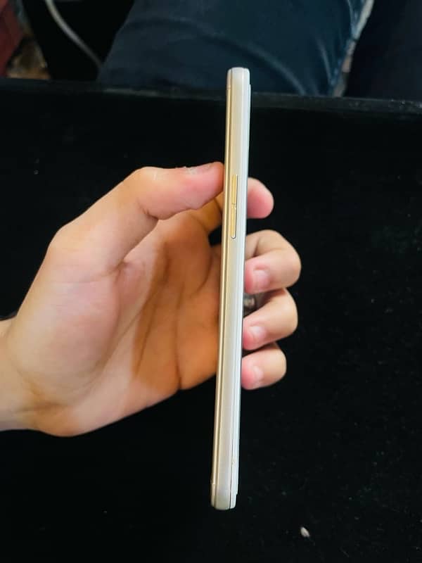 Oppo F1s 4