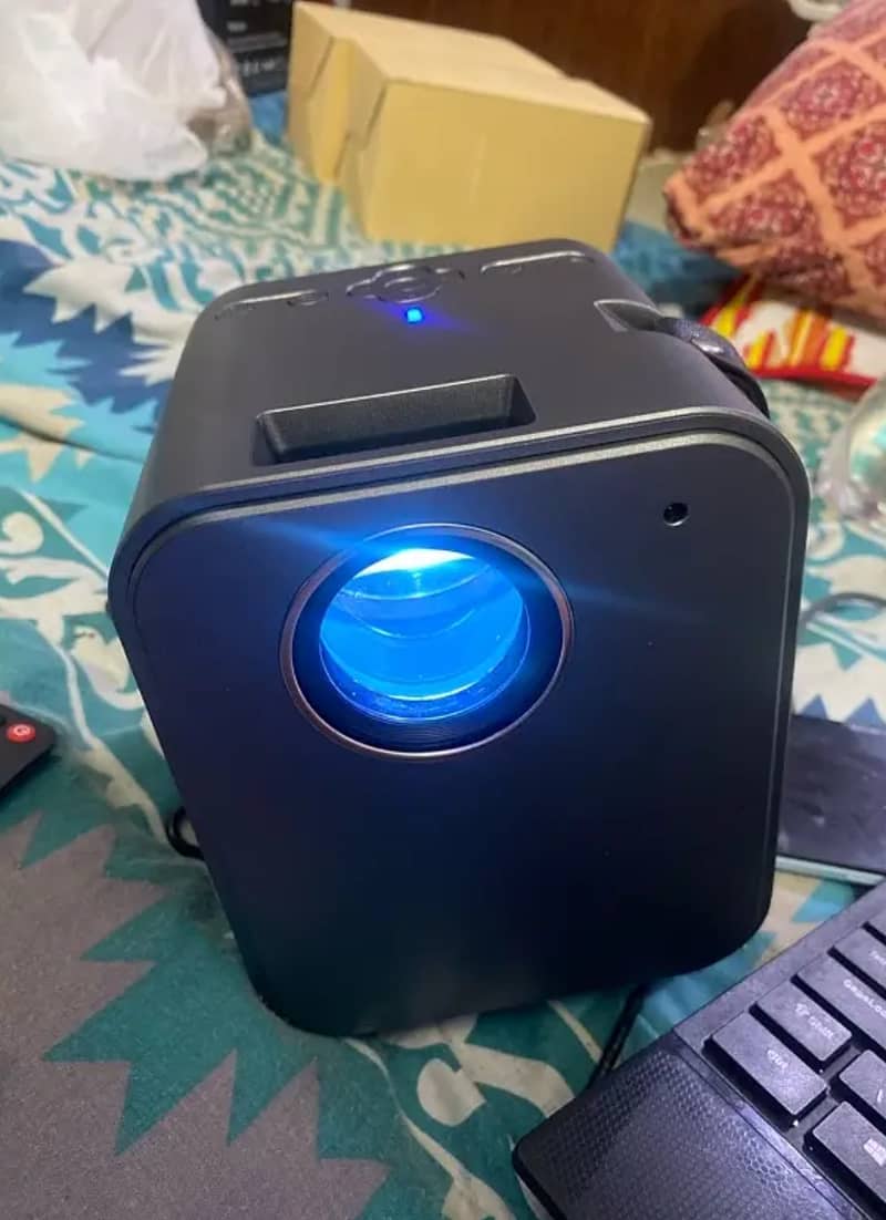 Brand New Android Projector 2/32 GB 0