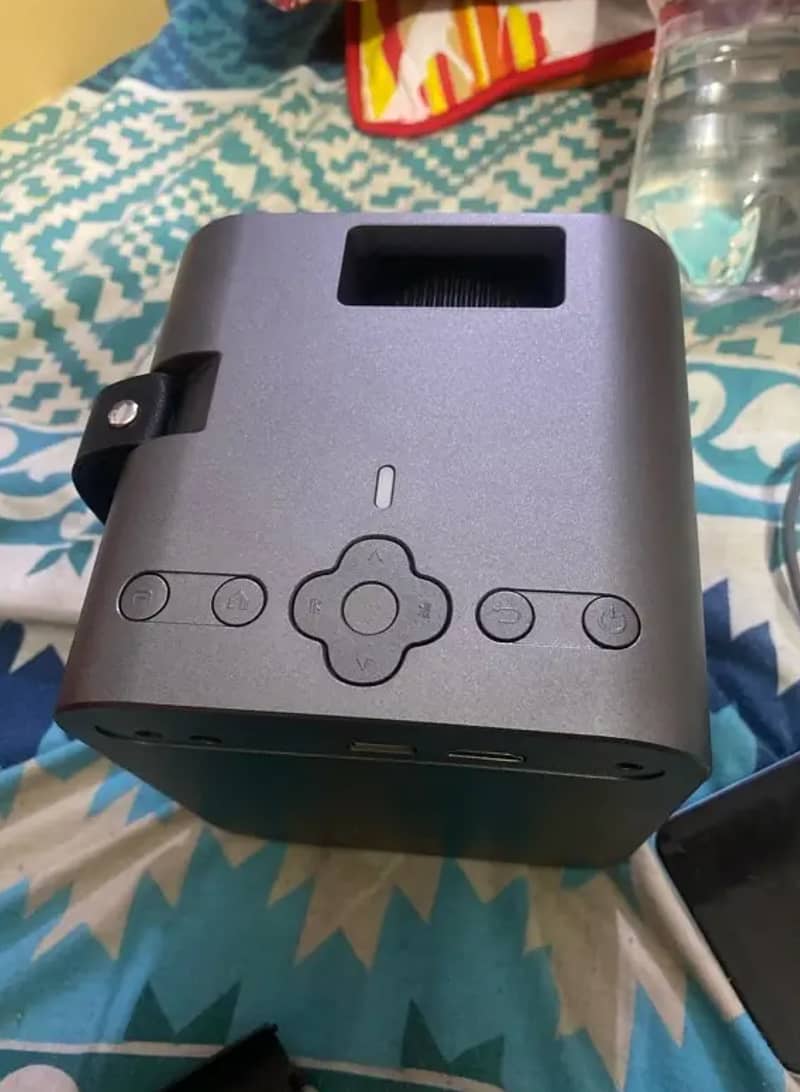 Brand New Android Projector 2/32 GB 3