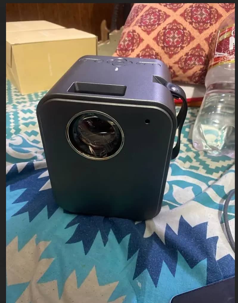 Brand New Android Projector 2/32 GB 4