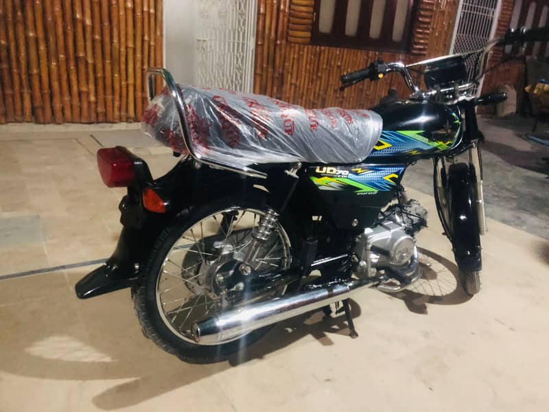 unique model 2024 October only 2100kms driven brand new bike 2