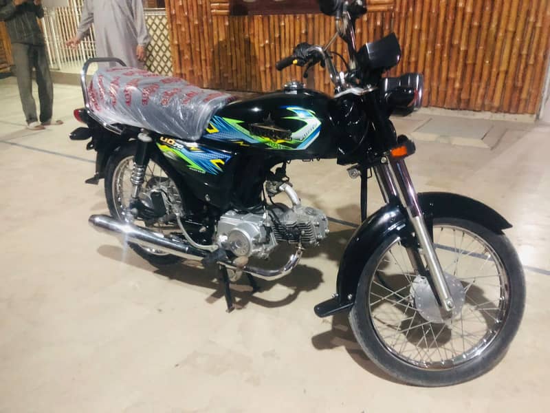 unique model 2024 October only 2100kms driven brand new bike 3