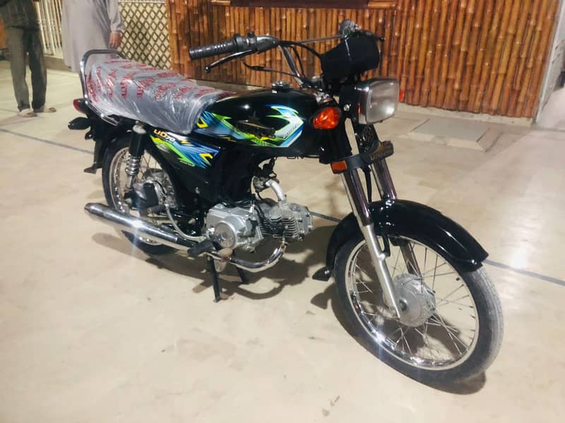 unique model 2024 October only 2100kms driven brand new bike 4