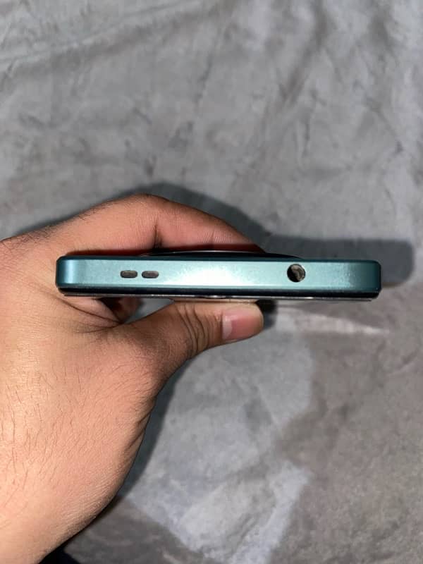 redmi A3 - 4/64 gb with box & charger 6