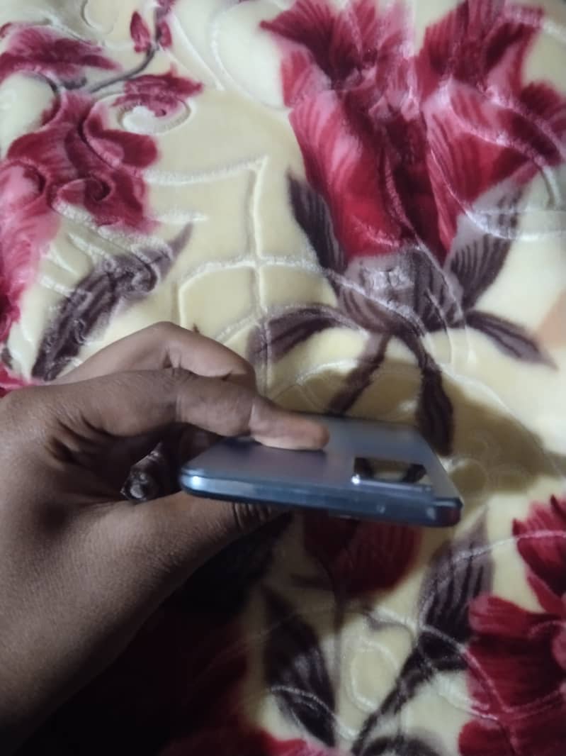 Vivo v 21 glass back broken only in 24k 5