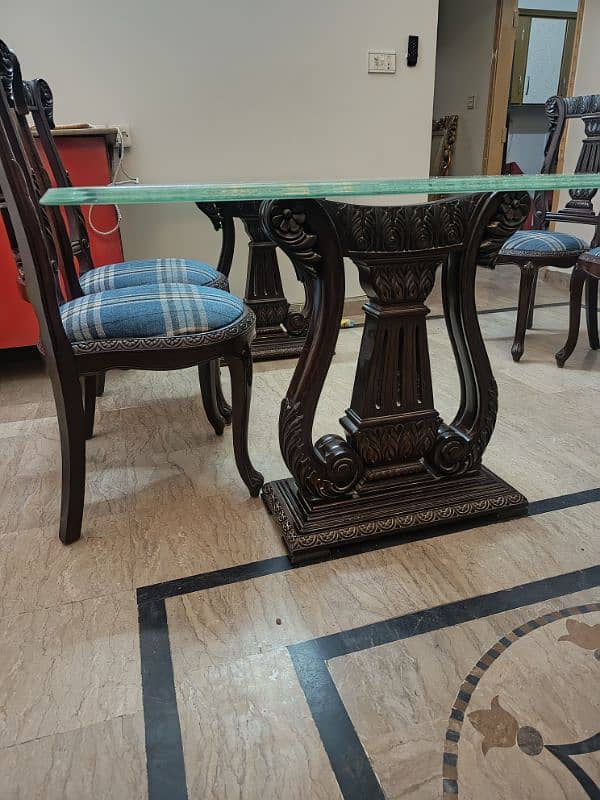 Six Seater Glass Top Dining Table in Excellent Condition For Sale 3