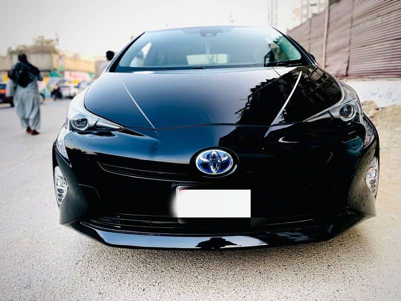 Toyota Prius 2015 G touring leather pkg 2