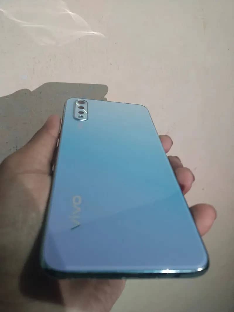 Urgent selling Vivo S1 8/256 with charger 10/10 condition 13