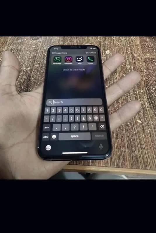 iPhone xs with box 2