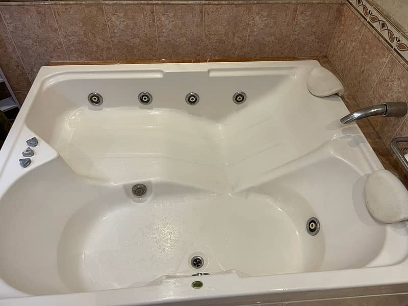 Jacuzzi Tub 3