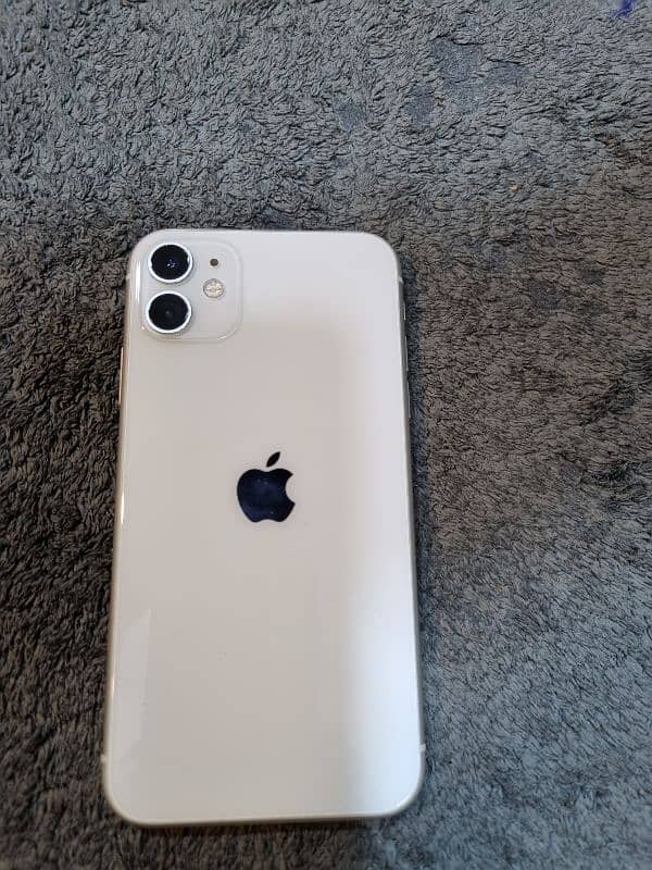 iphone 11 128 Gb PTA APROVE white colour 95 health waterpack 0