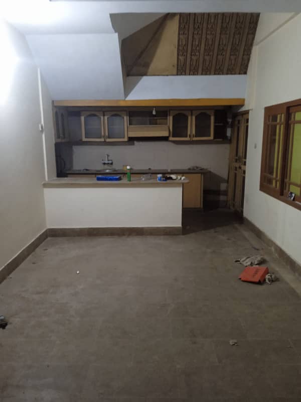 Double storey bungalow for sale 400 yards in Gulshan Iqbal, Block 4-A Property Features:Expansive area of 400 yards in demolition condition. Two side corner, adjacent to main road. 1