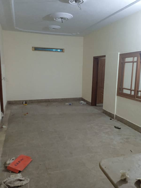 Double storey bungalow for sale 400 yards in Gulshan Iqbal, Block 4-A Property Features:Expansive area of 400 yards in demolition condition. Two side corner, adjacent to main road. 2