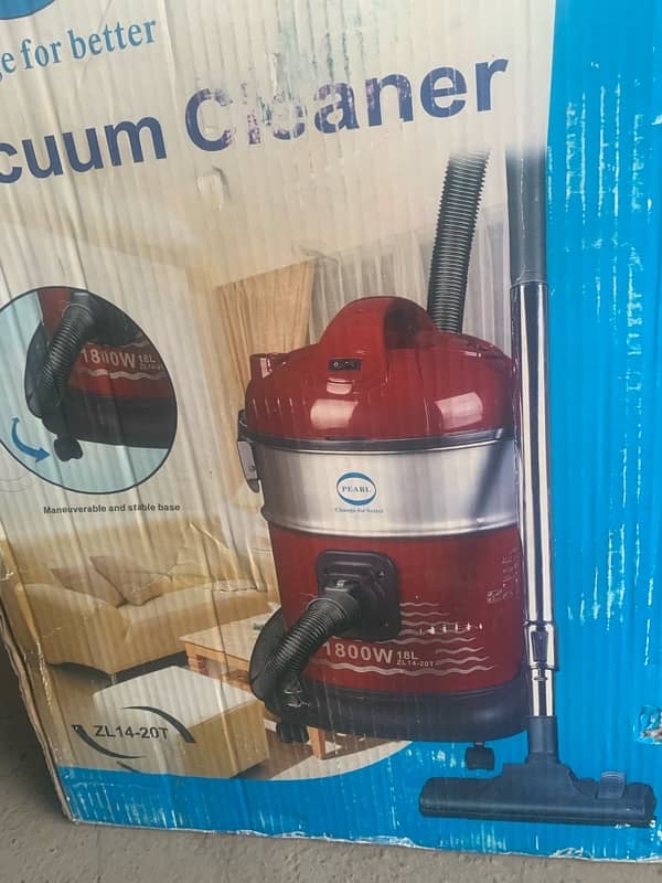 Vaccume cleaner almost new. With Box and all accessories 2