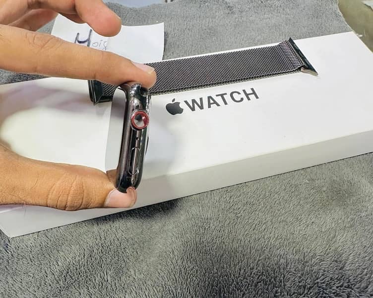 Apple Watch Series 7 Stainless Steel 45mm 1