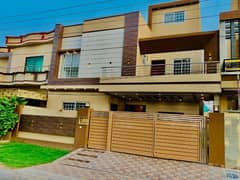 10 Marla Brand New House For Sale