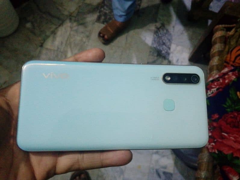 vivo y19 good condition  with original charger and box 0