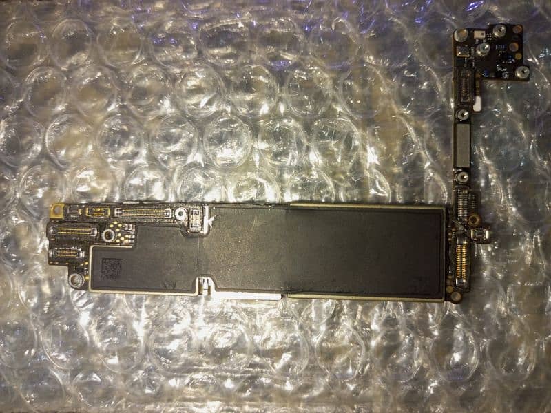 iphone se 2nd gen 2020 board 2