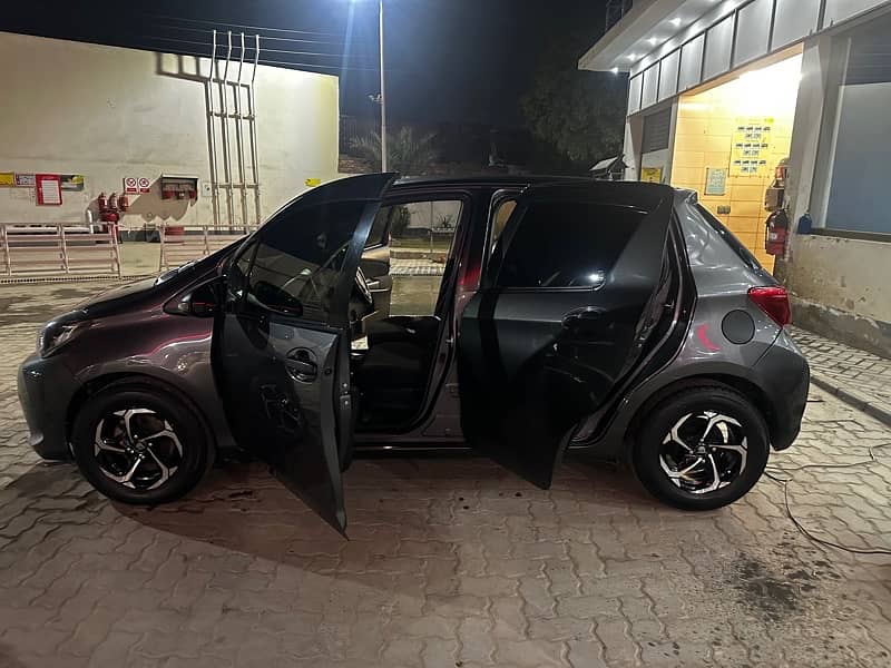 Toyota Vitz 2015 Model/2019 Registered 3