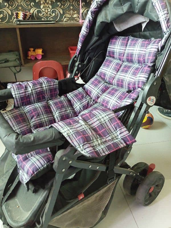 Baby stroller in excellent condition 2