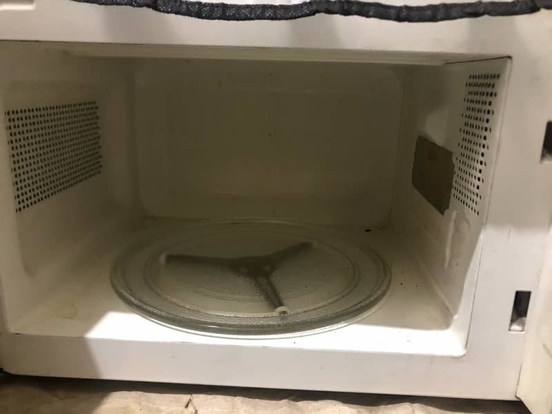 Dawlance microwave oven 1