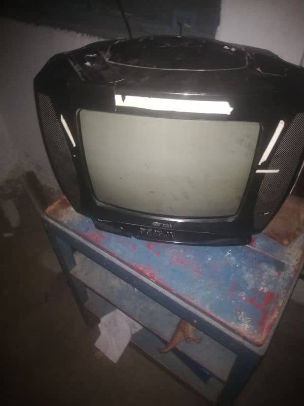 LG TV in used and running condition 2