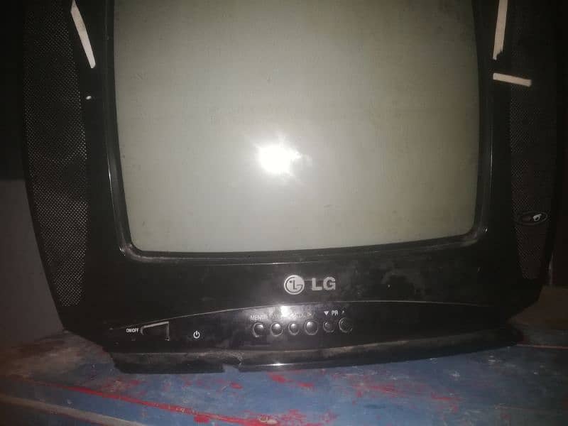 LG TV in used and running condition 3