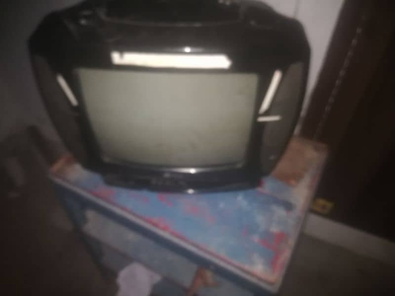 LG TV in used and running condition 4