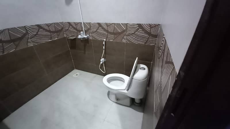 7.5 Marla Brand New First Entry Upper Portion Available For Rent In Johar Town 4