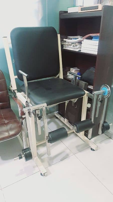 Quadriceps chair in good condition 0