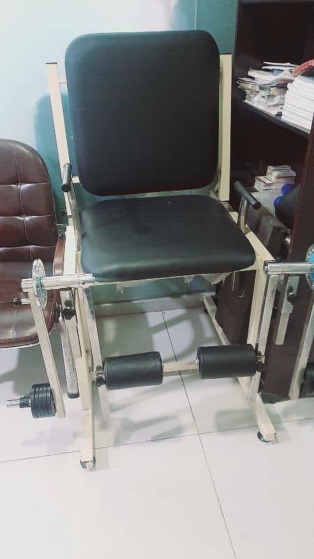 Quadriceps chair in good condition 1