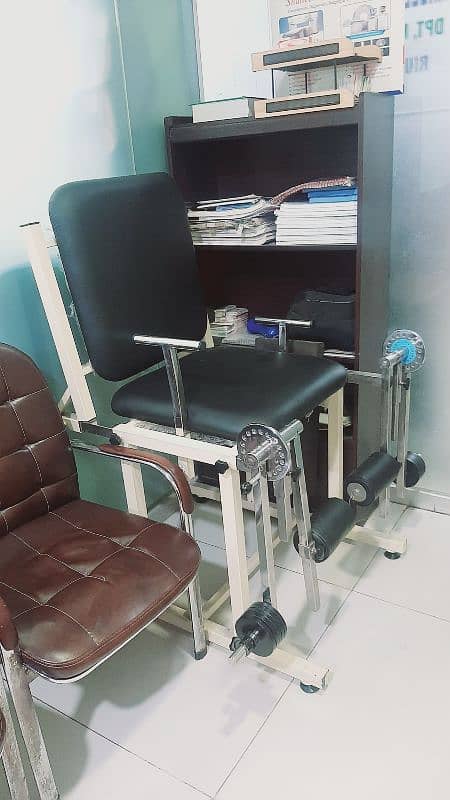 Quadriceps chair in good condition 2