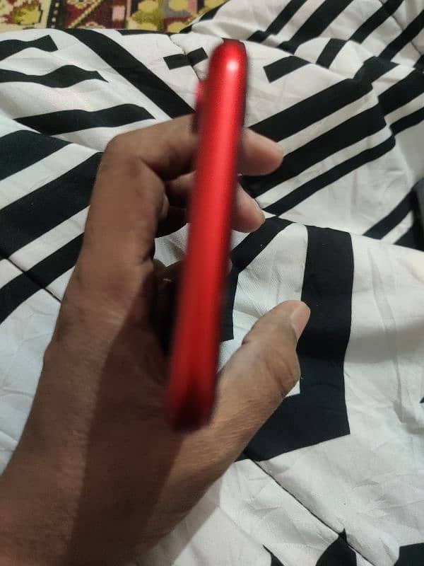 iphone XR in red clr 10/10 . . . exchange possible 3