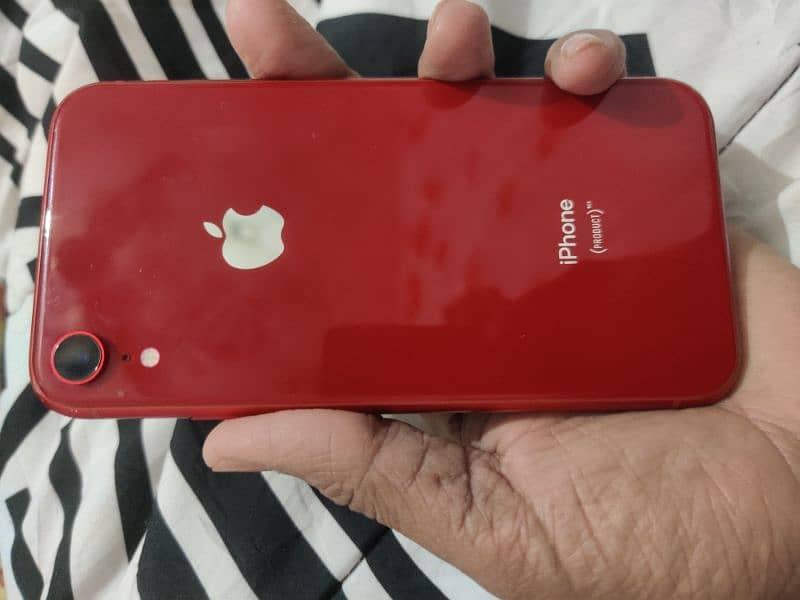 iphone XR in red clr 10/10 . . . exchange possible 6