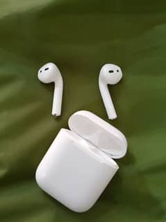 Apple AirPods 2nd generation (Original) EMC 2862 + Iphone charger