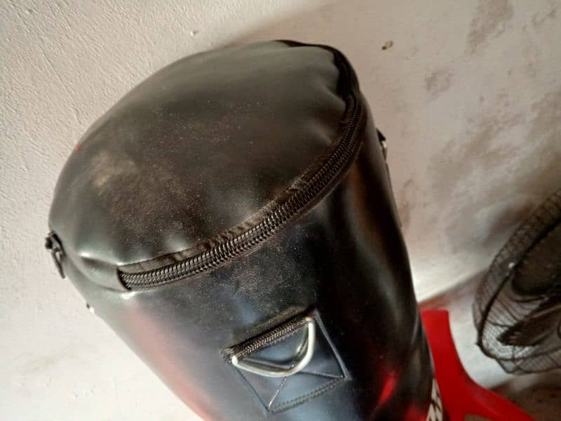 EVERLAST PUNCHING BAG 3