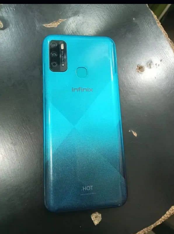 infinix Hot 9 play 4gb 64GB box And mobile condition BHi Achi ha 3