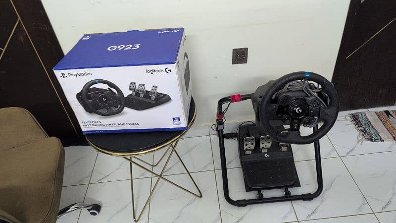 Logitech g923 with stand and box 0